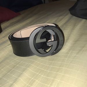 Black Gucci belt